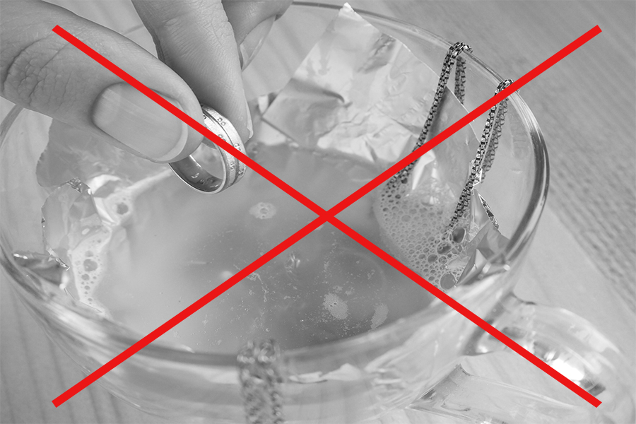 NEG-jewellery-cleaning-in-water-and-bowl-dirty