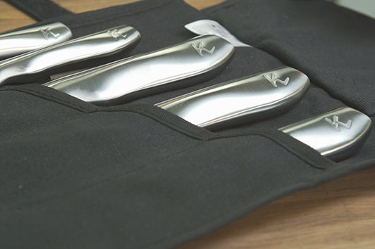 Keep your professional knives safe with this convenient knife satchel